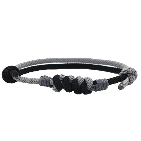 Weaving diamond knot friendship bracelet - Image 2