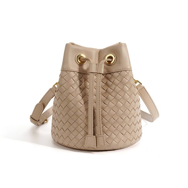 Genuine Leather Innovative drawstring cross-body bag - Image 4