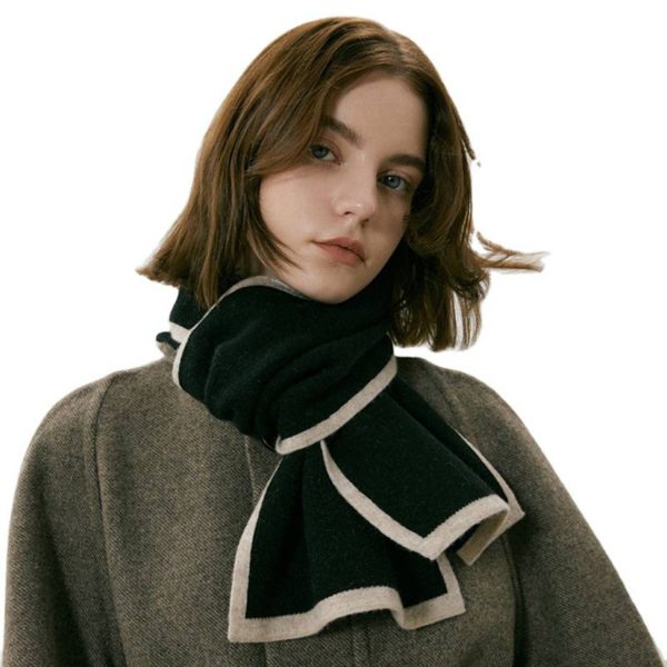 Elegant Women's Cozy Knitted Scarf for Winter - Image 3