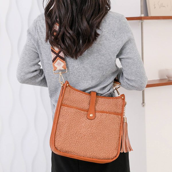 PU Leather Plush Crossbody Bags Fit for Women in Winter - Image 4
