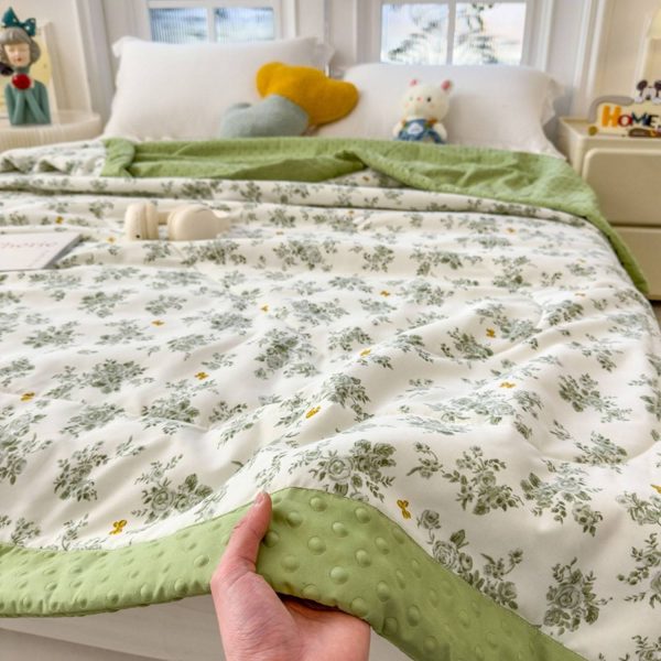 Soft Lightweight Cooling Blanket - Image 4